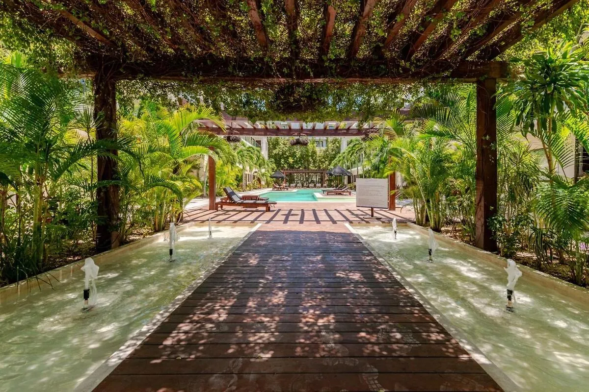 Luxury Condo Near Tulum Beach, Fast Wifi & Pool 0*,