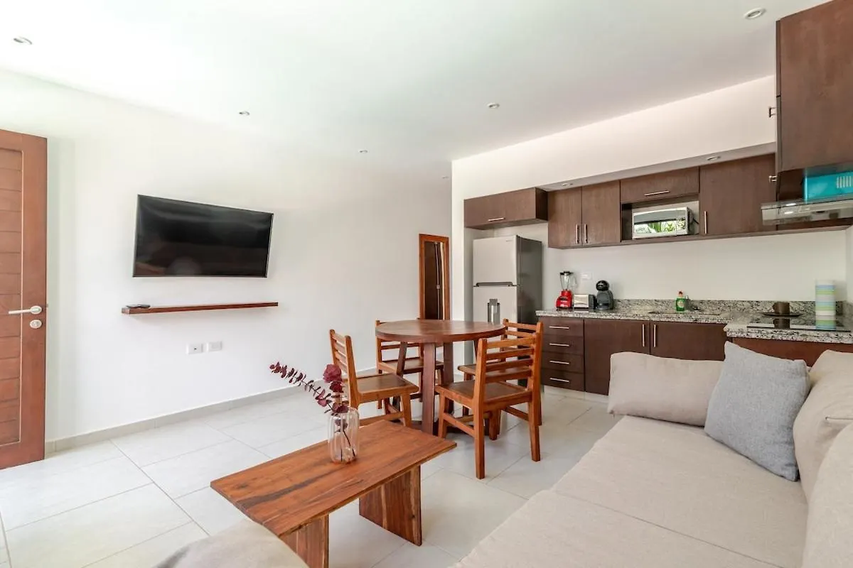 Luxury Condo Near Tulum Beach, Fast Wifi & Pool 0*,  México